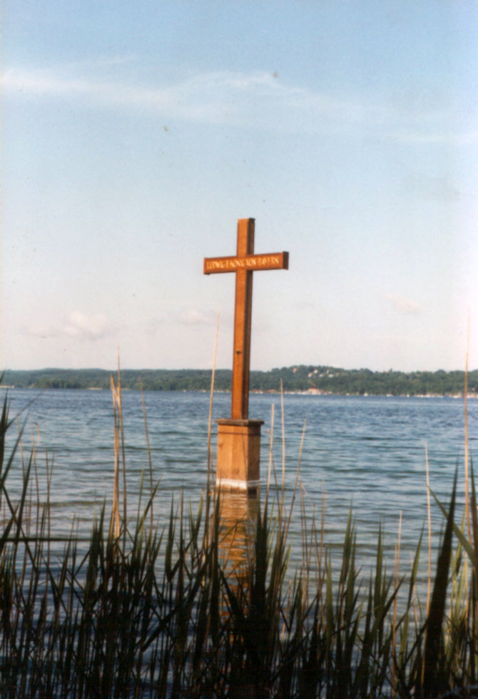 Das Kreuz im See
